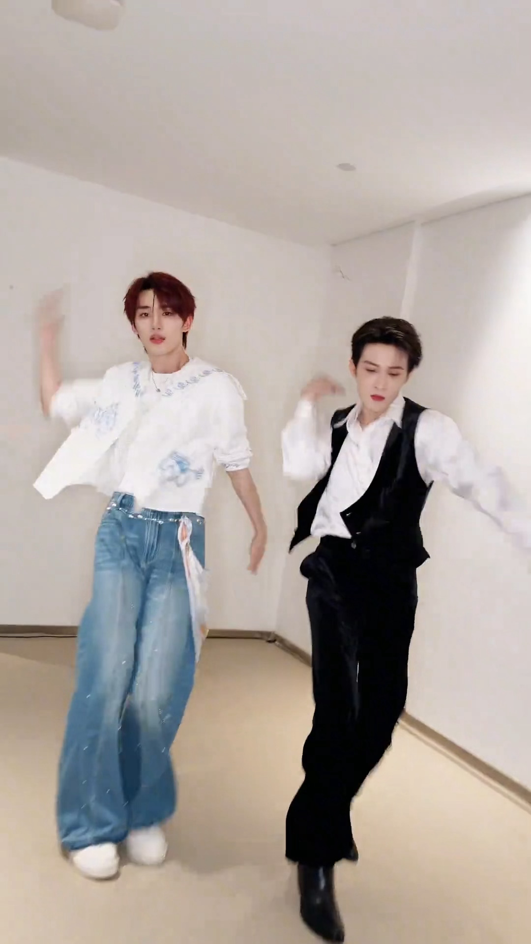 檀健次抖更新 又跳了《DEAD REFLEX》好会扭 