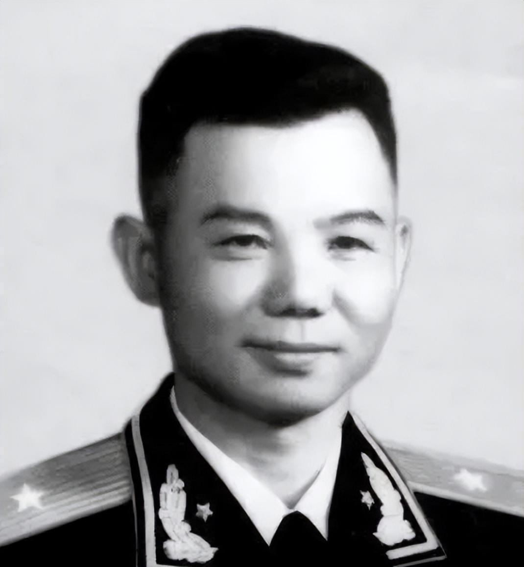 69年王近山复出，肖永银向其敬礼，王近山过意不去：不要再这样了
 
这一敬礼，让