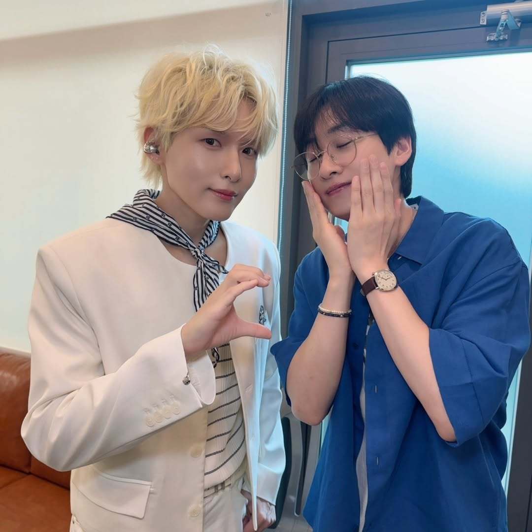 “CB百蓝_。260714金厉旭 IG更新：Dive to Blue 💙🤍 