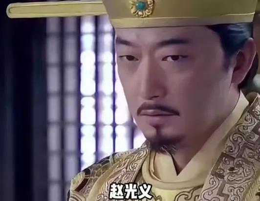 宋太宗不认识官员杨蟫名字里的"蟫"字，召来询问后才知是汉代杨震后人，当场赐改新名