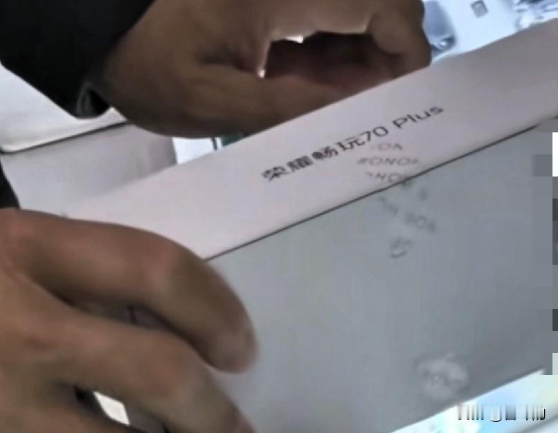 花2000买新手机竟有6年前朋友圈！大爷怒找商家，真相太打脸
 
最近黑龙江一位