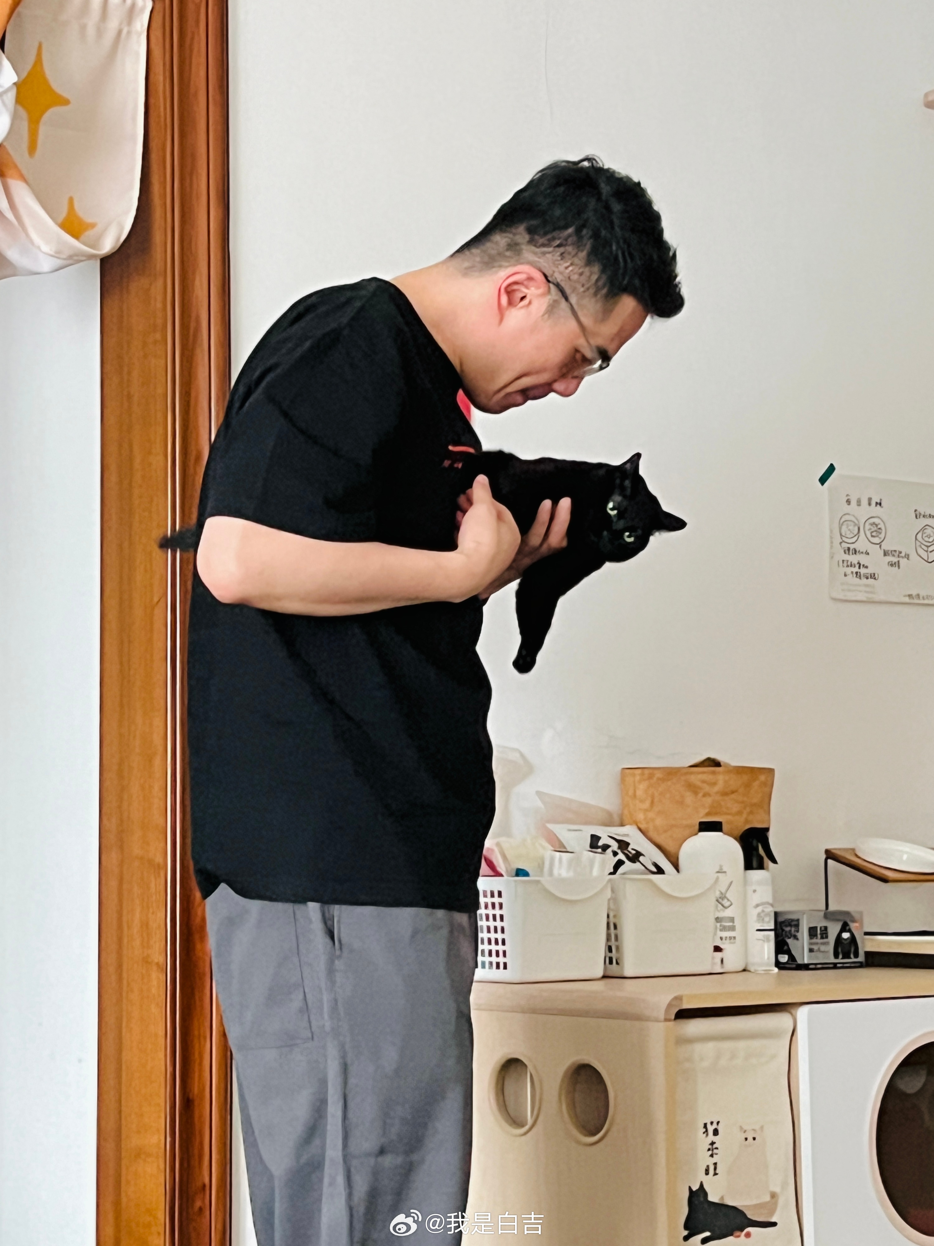 蝦：不要抱我啦～～#蝦蝦不可以太可愛# ​​​