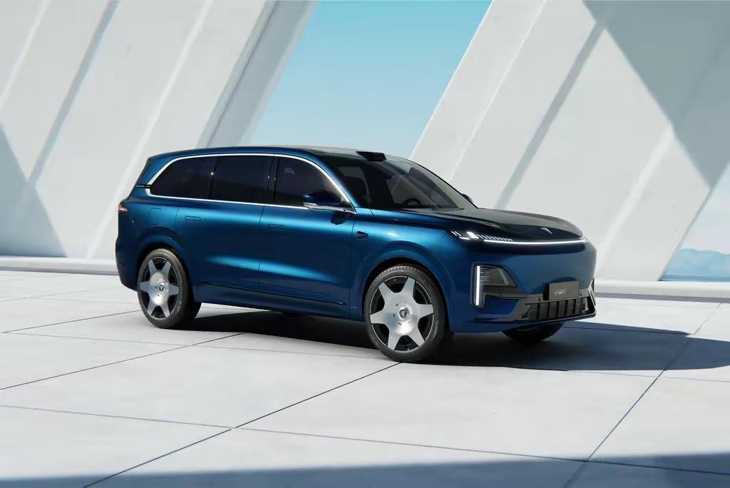 奚梦瑶买了深蓝S09 深蓝S09是深蓝品牌的一款6座SUV，官方指导价为23.9
