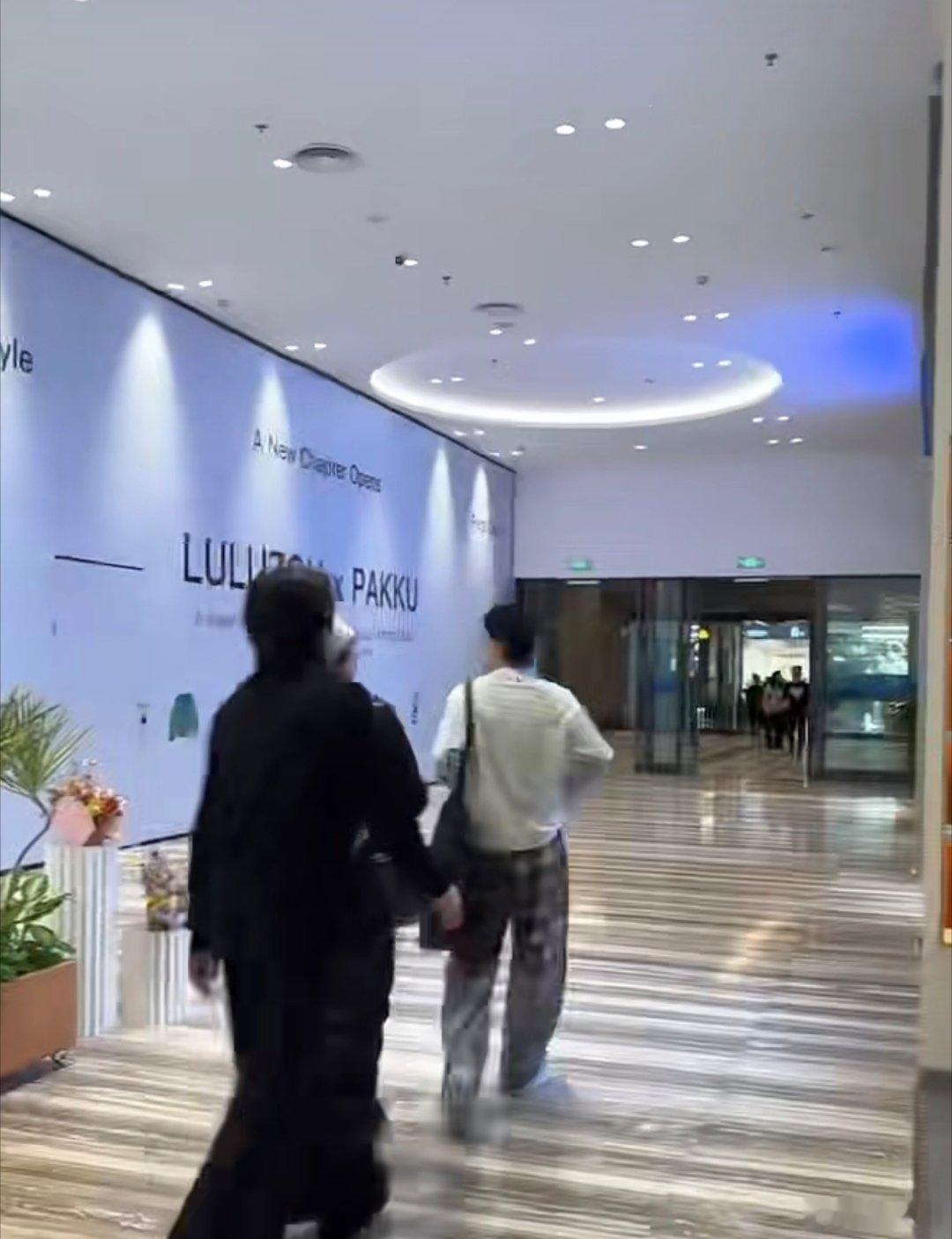 偶遇张函瑞王橹杰魏子宸逛街偶遇张函瑞王橹杰魏子宸这三个人准备去哪里玩呢？好想偶遇