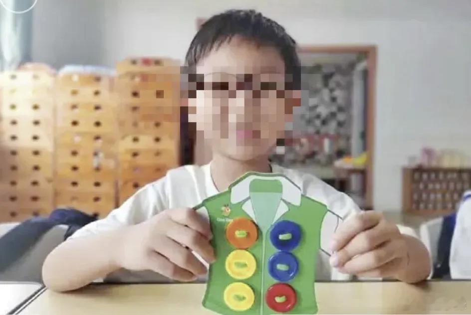 6岁中国男童成最年幼遣返者之一！4月偷渡入美，纽约华人父子已被遣返摘自华人生活网