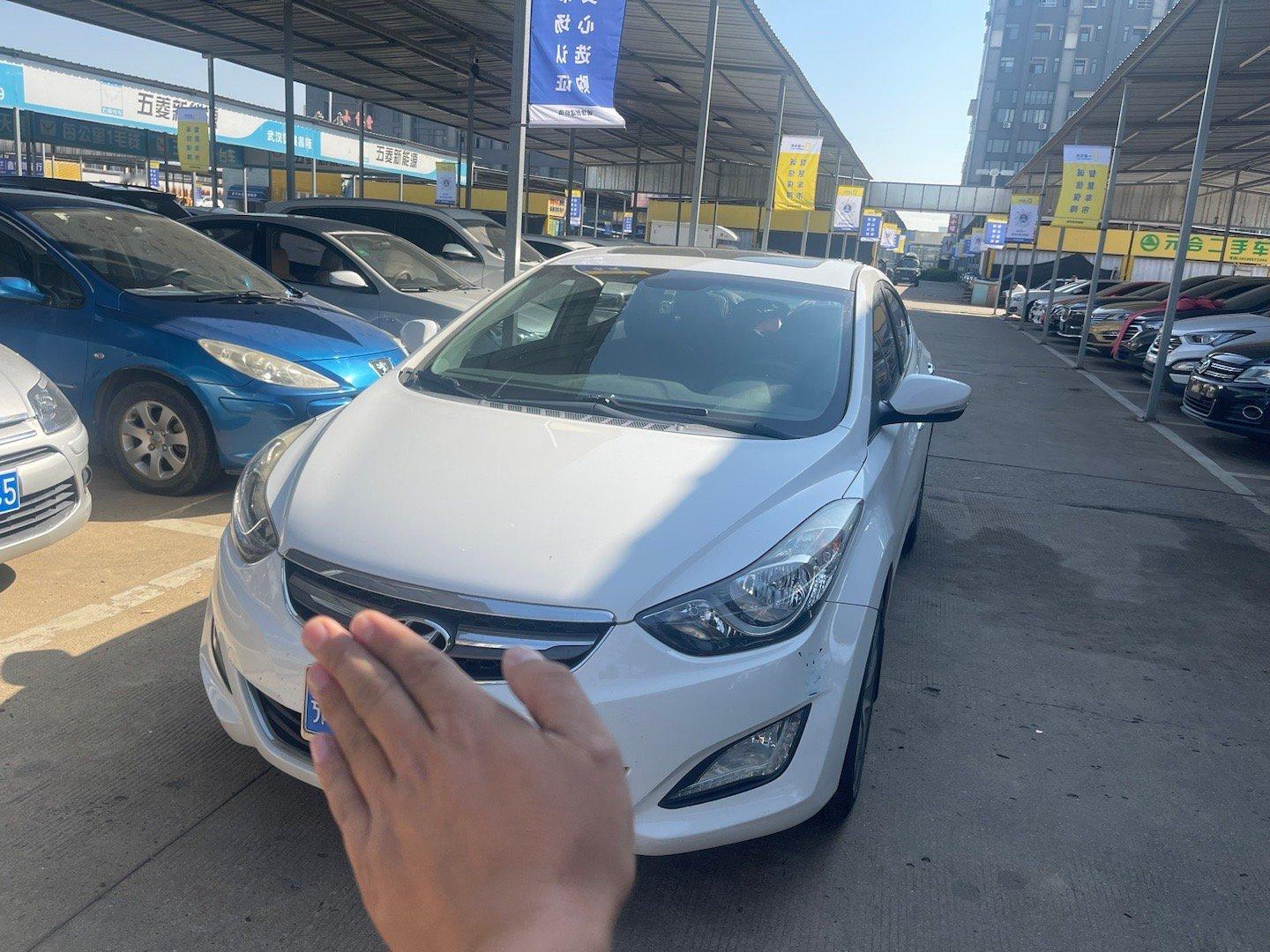 拿下小姐姐现代朗动一手2015年上牌 6万公里1.6L尊贵版最顶配  6at变速