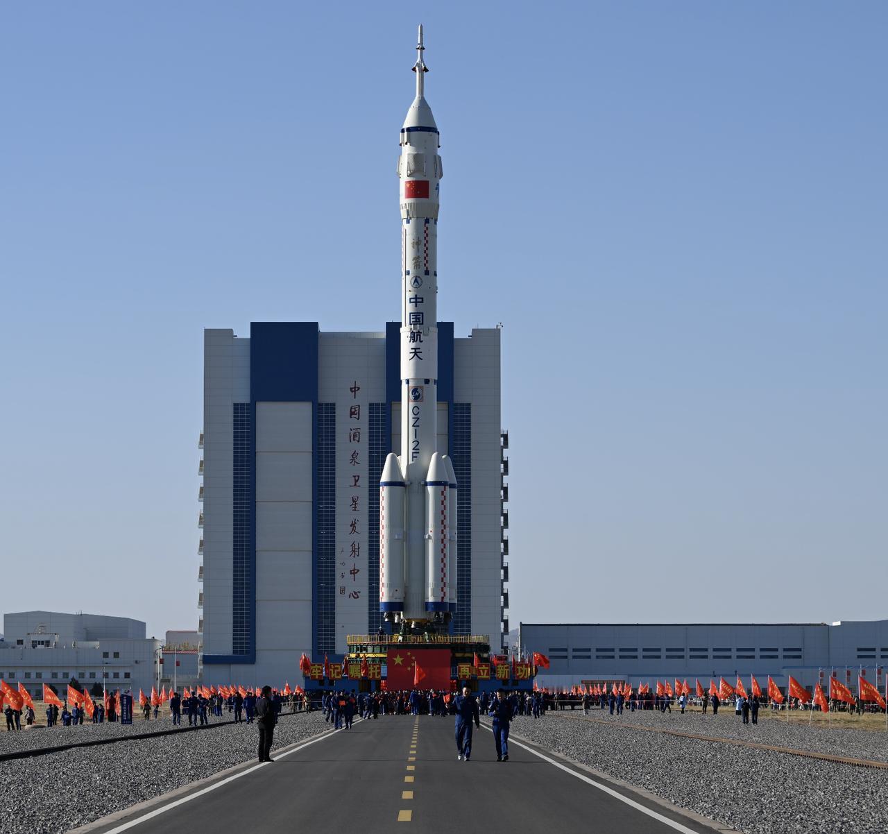 前几天，方程豹豹8助力神十九转运成功，这个营销就挺好。
航天是什么？高科技行业，