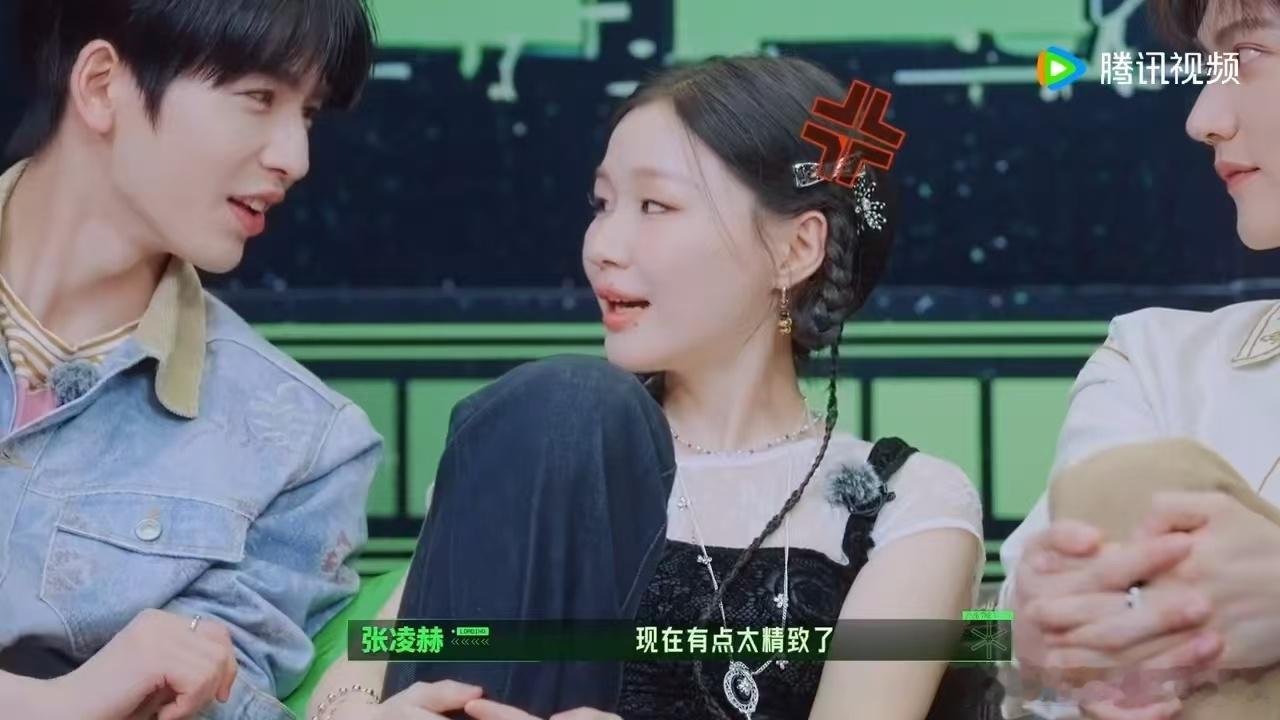 张凌赫金靖对抗路姐弟张凌赫我姐已经三天没打我啦 张凌赫记性差造就经典互动瞬间，完