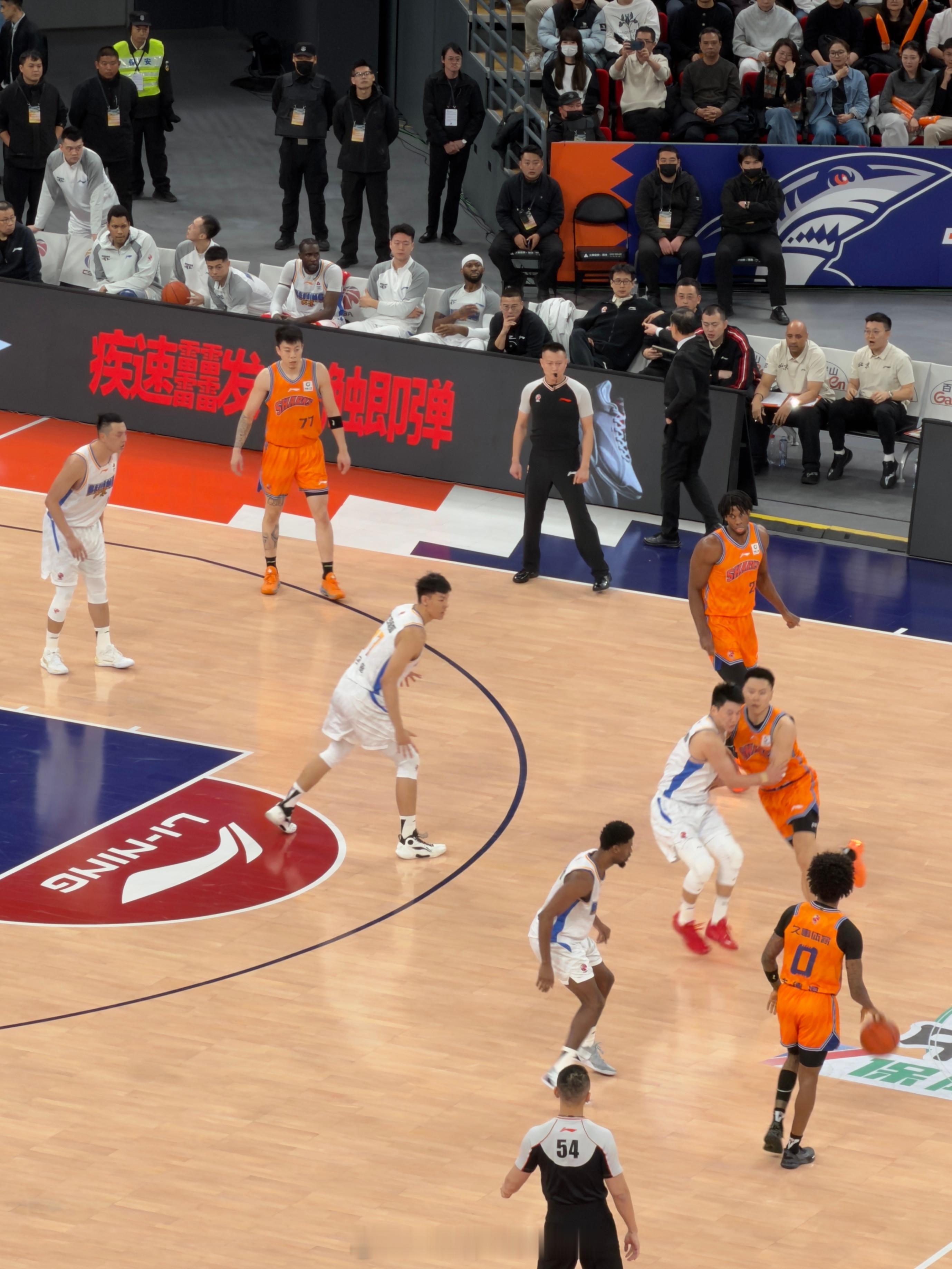 🦈又双叒叕赢啦可惜小曾周琦赵睿没来…鸭子太tm需要他们了！（在篮球比赛现场居然