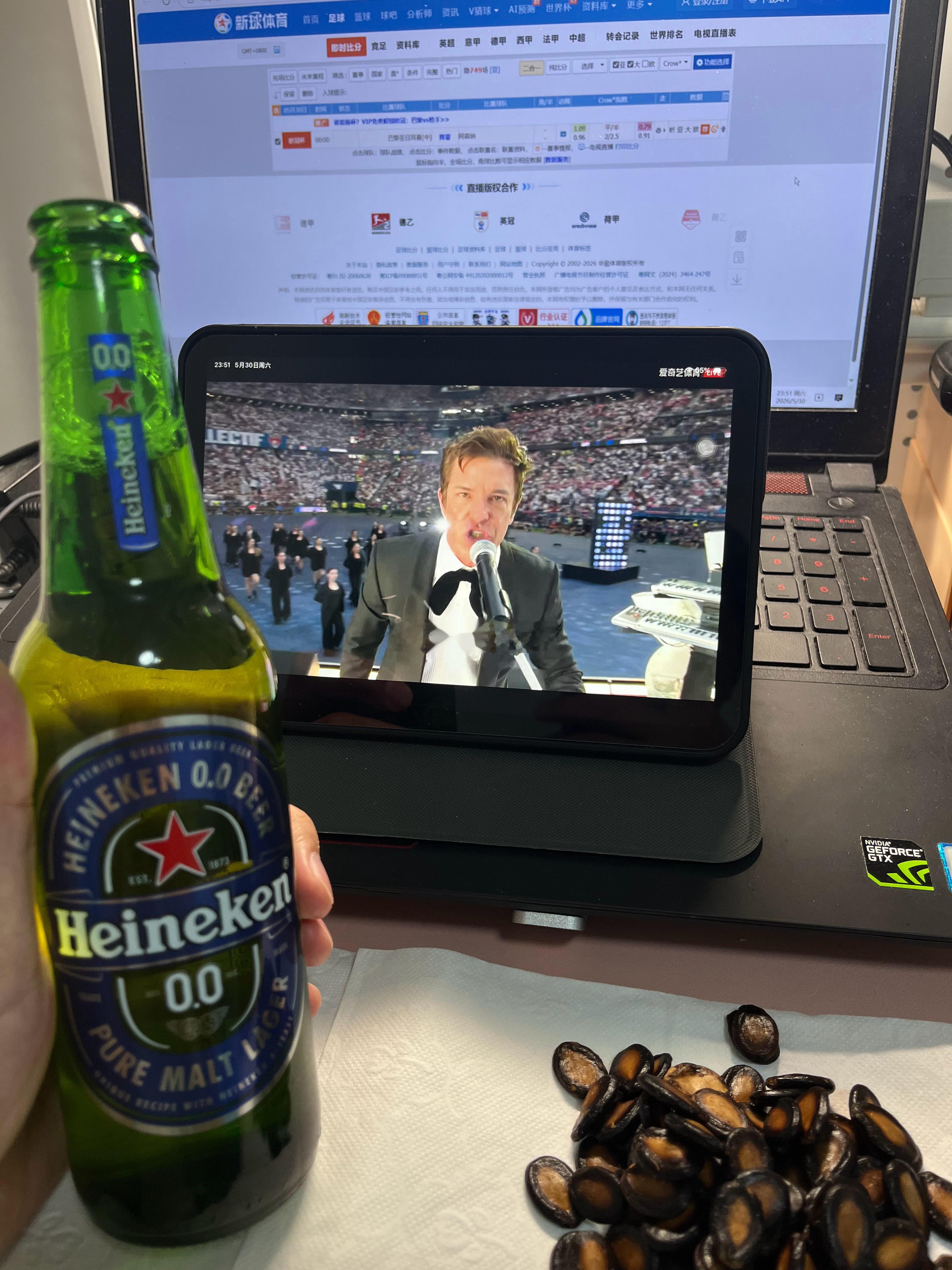 瓜子啤酒准备好，阿森纳的衣服准备好。一会踏踏实实看比赛，第一次不用熬夜的欧冠决赛