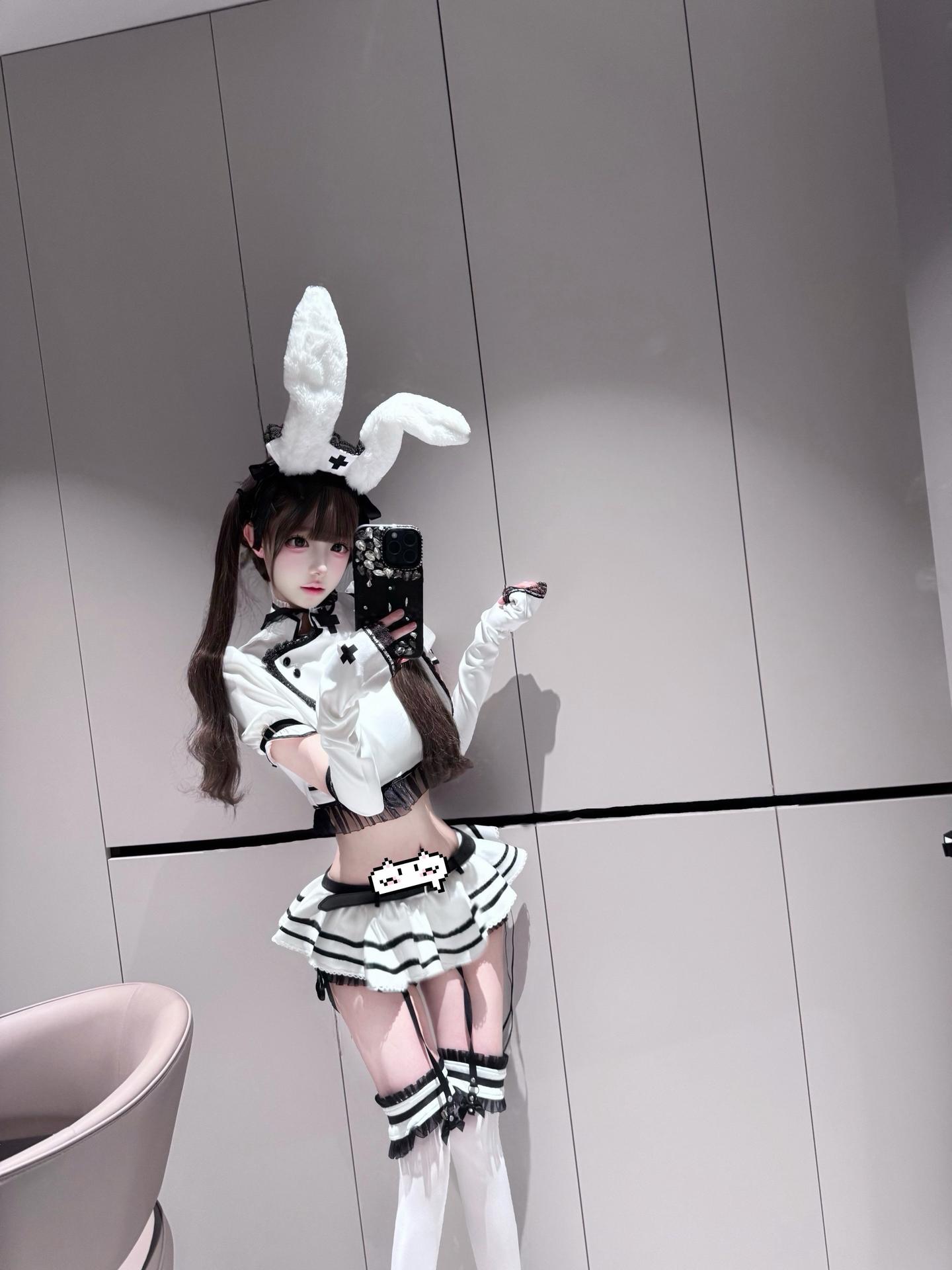 我以后决定当个村民 每天就抱个胳膊 每天别人和我说话我就哼