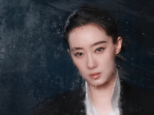 张小斐线下帅成这样张小斐A了全场张小斐A了全场，斐后这波线下造型太惊喜，黑白西装