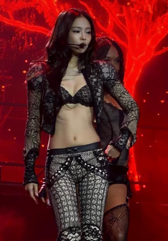Jennie丹麦Roskilde音乐节造型🥵 