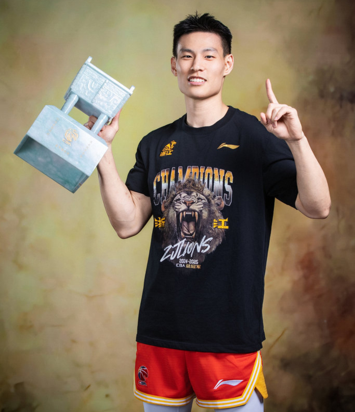 广厦男篮[超话]广厦男篮队史首冠 林秉圣通过今年总决赛，让全国球迷记住了他的名字