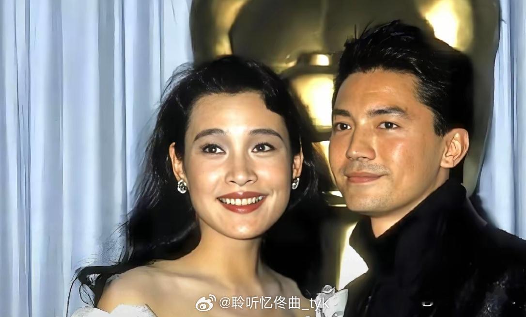 陈冲和尊龙年轻的时候。从来不觉得陈冲漂亮。 