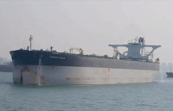 最近在委内瑞拉旁边的国际海面上，出了件大快人心的事，美国海岸警卫队的突击艇想拦住