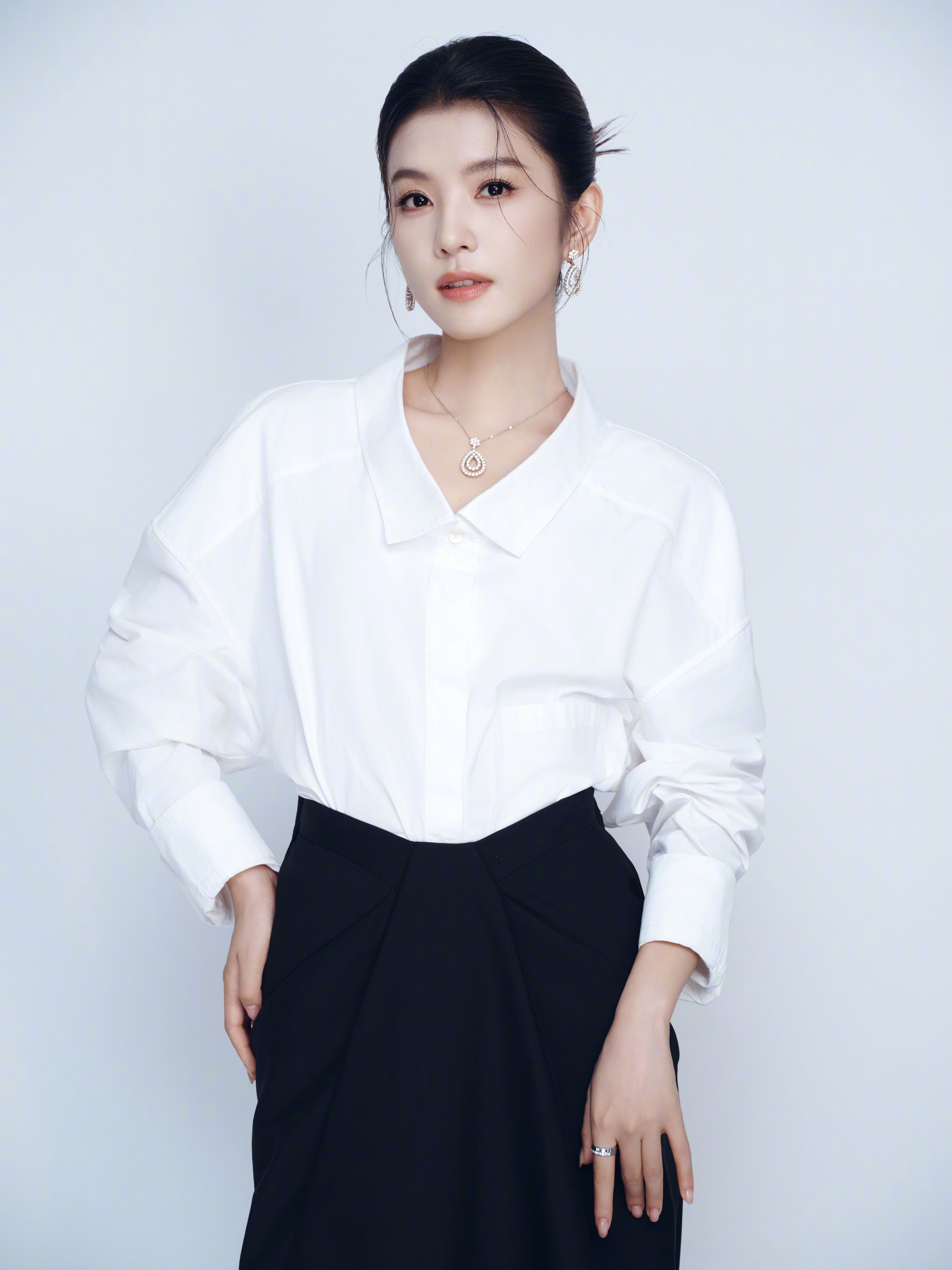 李云霄 凭借银幕首秀《镖人：风起大漠》中的“燕子娘”一角，荣获第23届电影频道传