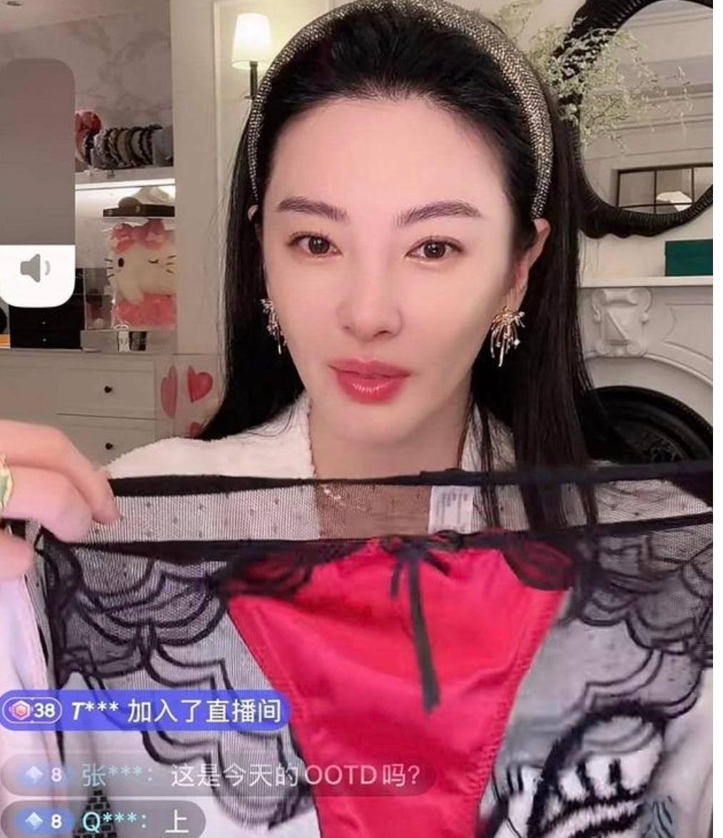 那场直播没喊“限量秒杀”，也没甩优惠券，就一句“你先试试”，刷了50万条弹幕，卖