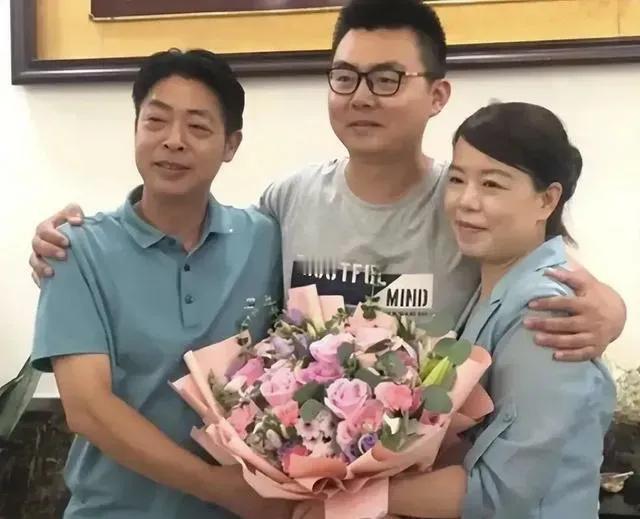 常言说的好，儿子像妈。
大威像不像善良妈妈？
我认为太像了，不是长相而是性格和爱