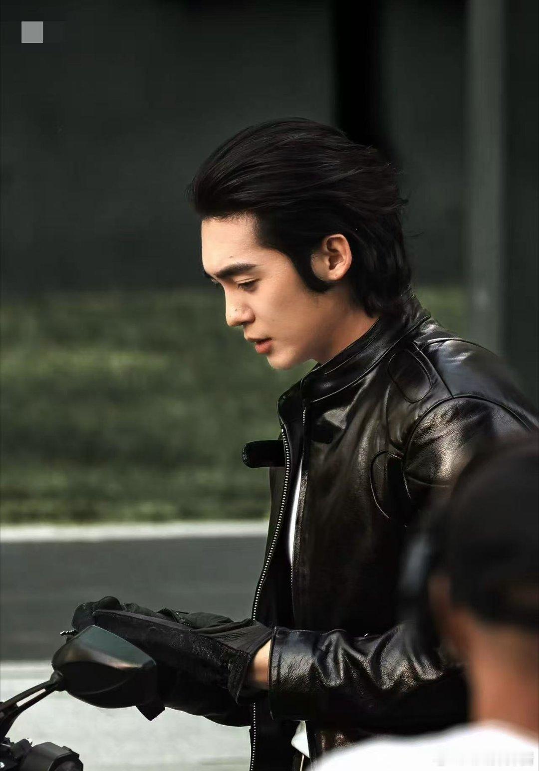 于适新剧daddy级别的韩光煦一整个荷尔蒙爆棚喊daddy的程度 猎影者速更！我