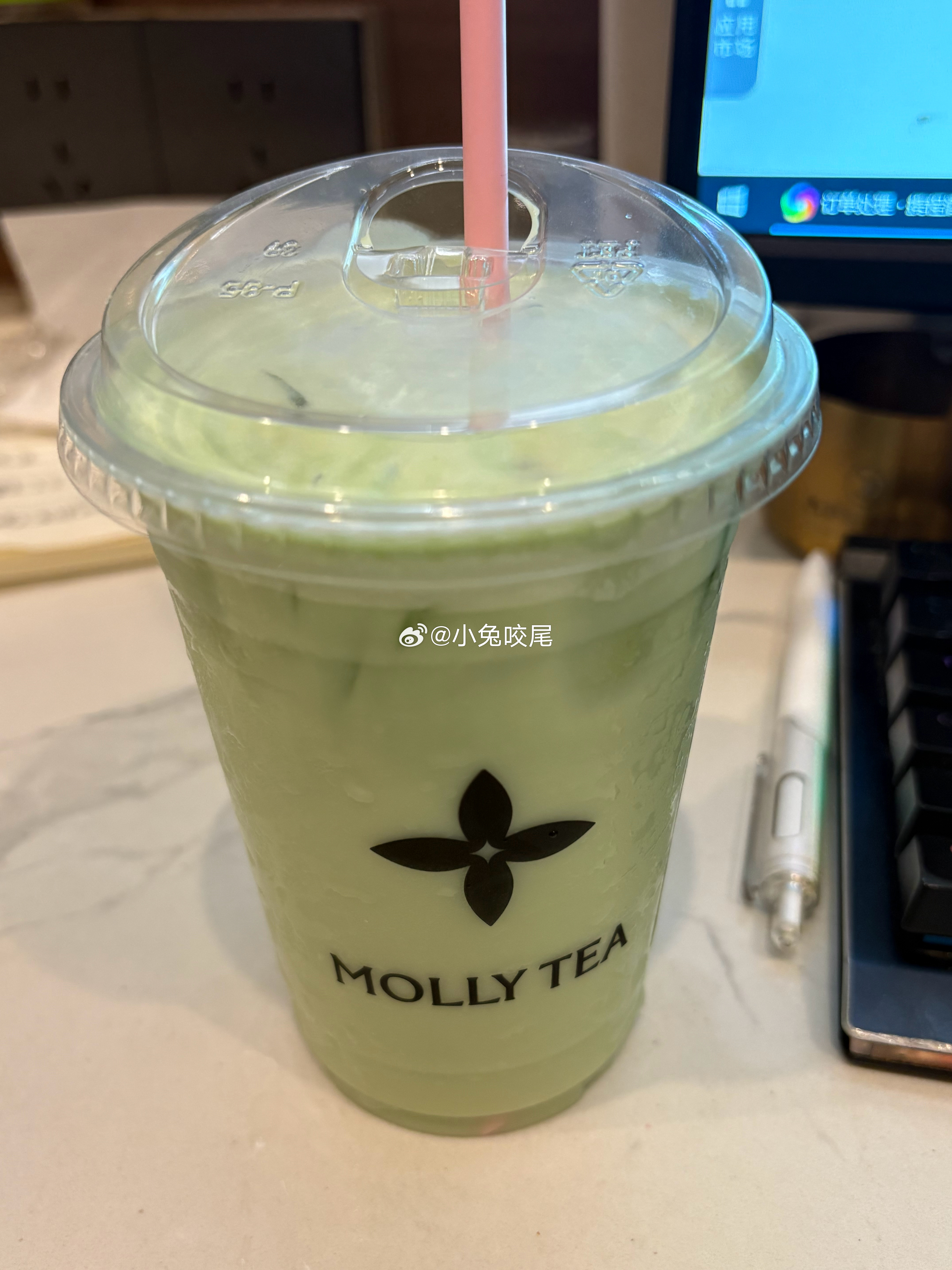 到底谁在说这个茉莉奶白的开心果茉莉椰好喝的？太难喝了我要吐了 ​​​