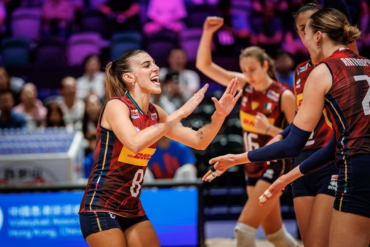 2026年世界女排联赛第三周中国香港站，意大利女排苦战五局3-2（22-25 2