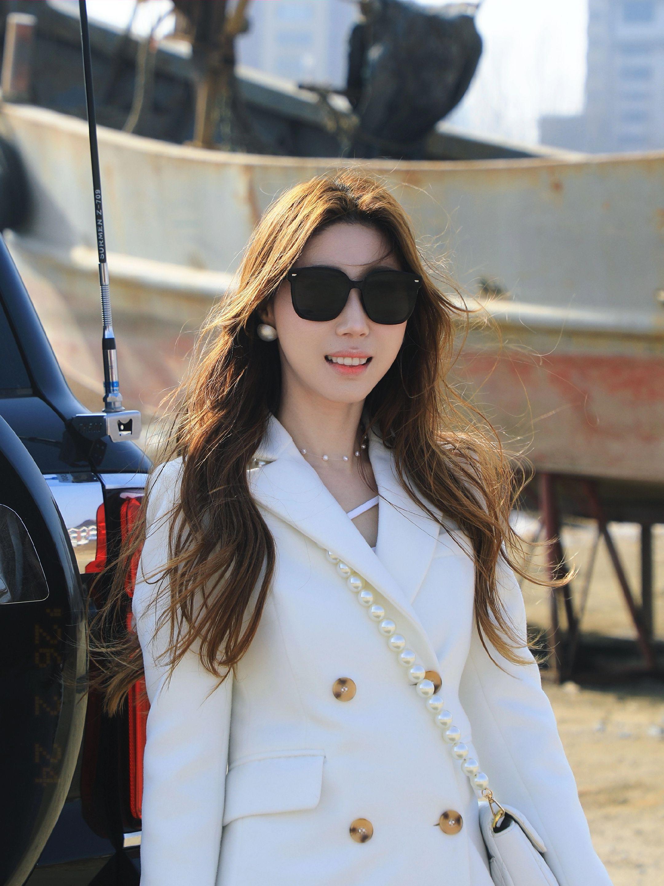 不必讨好世界，你只要取悦自己就够了。