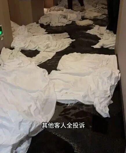 一时疏忽酿成大额赔偿闹剧！五一假期游客入住酒店做了一个随意小动作，往天花板消防喷