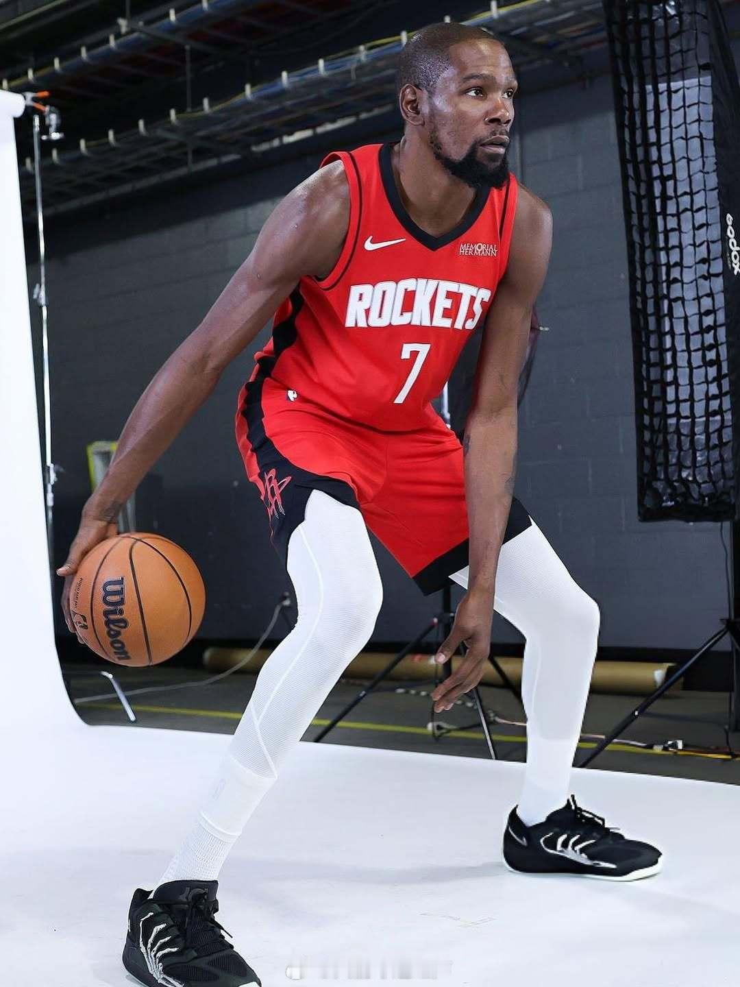 火箭众球员拍摄定妆照火箭[超话]休斯顿火箭NBA吐槽大会 ​​​