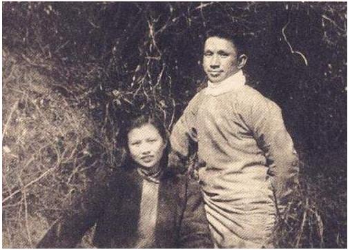 1939年秋天，皖南地区略带潮气的空气中，教导总队每天都是一片练兵声。从战术讲解