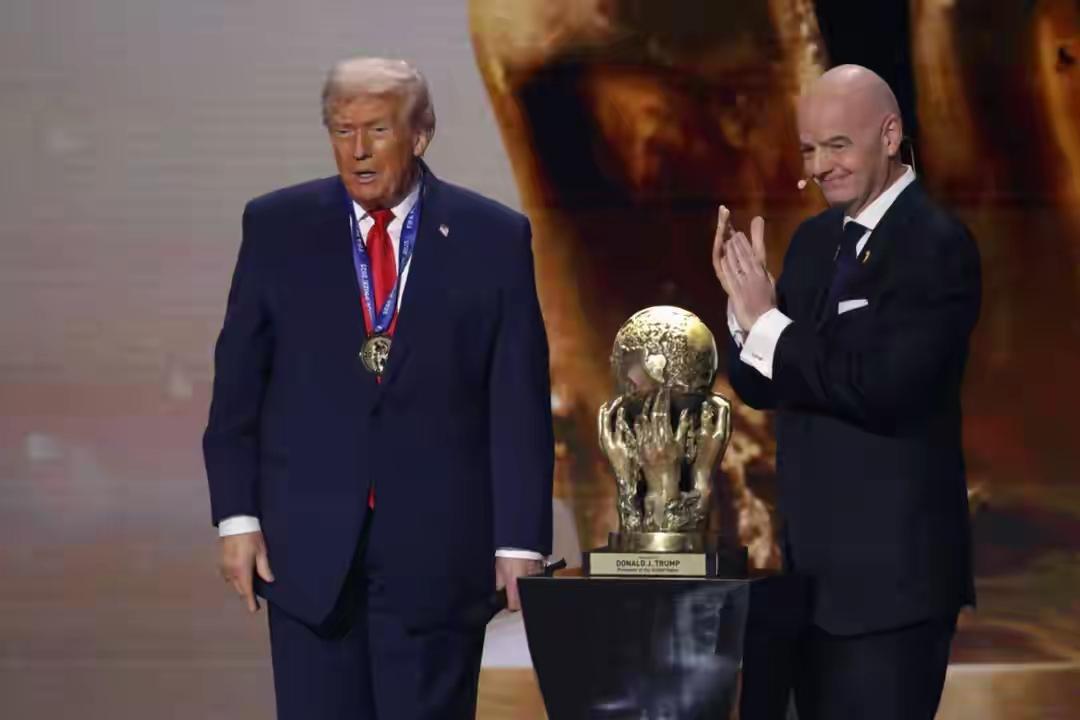 一场脱离现实的脑洞提议：评特朗普推荐FIFA主席出任联合国秘书长:
 
世界杯落
