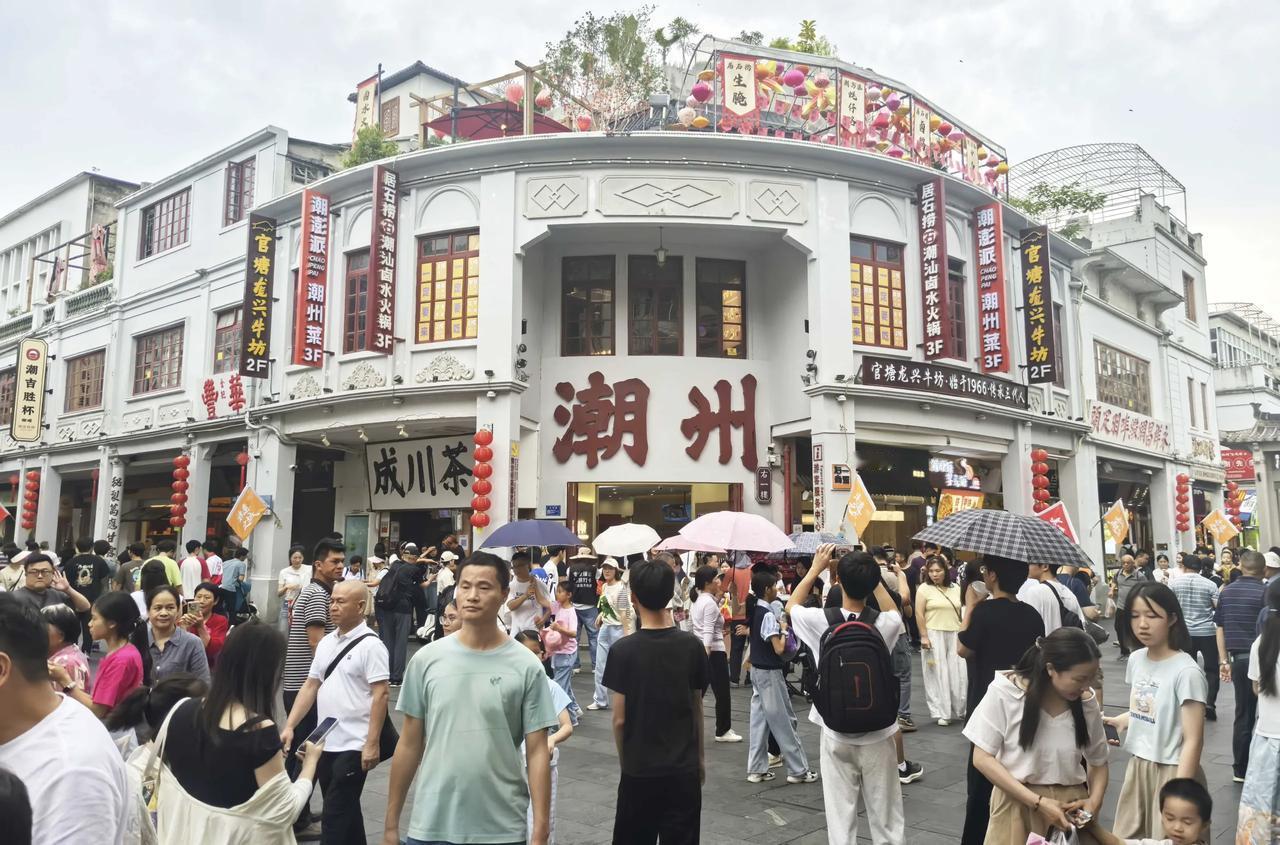 【 明知五一小长假人多为什么还去旅游】
        今年五一小长假，旅游绝对