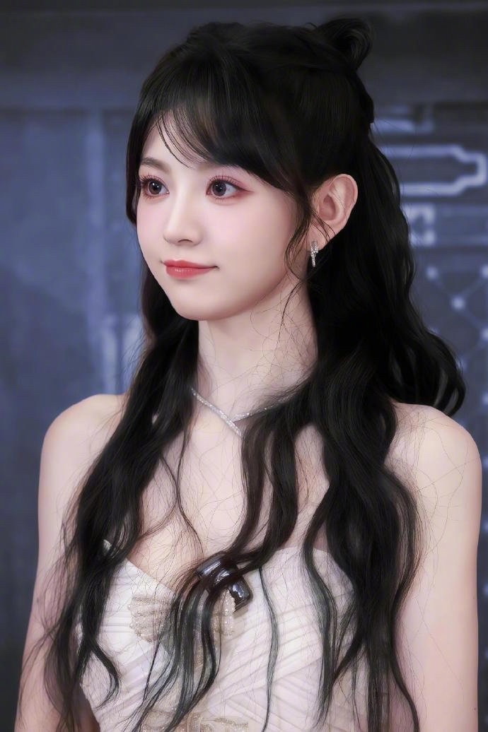 田曦薇第一位双平台破万女演员 平台数据破万，有一种赵露思接班人的感觉，美貌要超赶