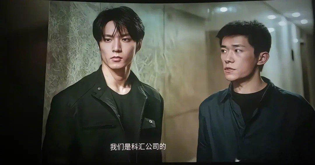 易烊千玺、刘耀文同框照，谁赢了？ 