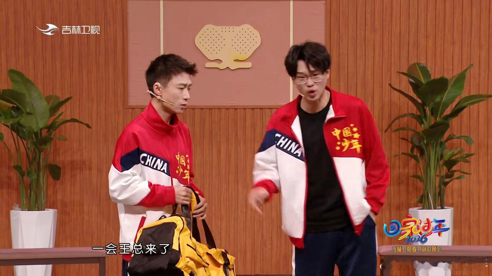 李飞被当面盗版权笑不活了！李飞原唱当场变“盗版”，直接控诉邓帅、王继续。匹克球场