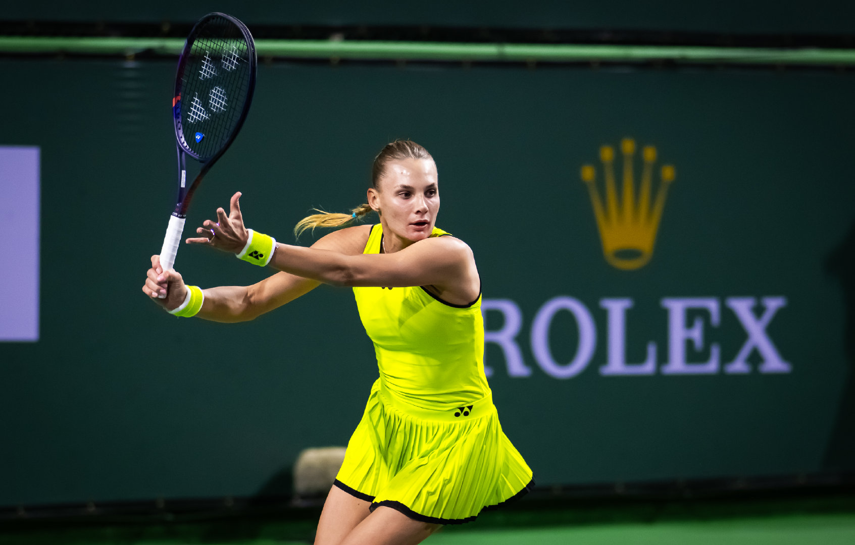 WTA1000迈阿密站，雅斯特雷姆斯卡挽救连续三个赛点以2-6 6-4 7-5逆