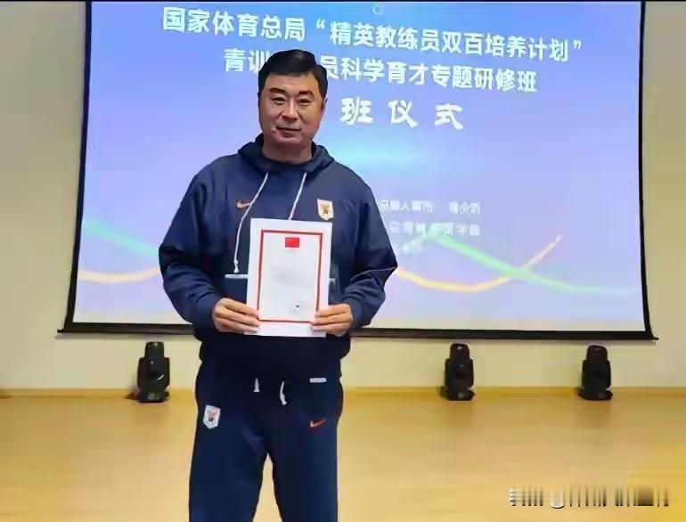 泰山队2026赛季动态+教练资质权威科普！
据泰山北京球迷协会会长康冰透露，新赛