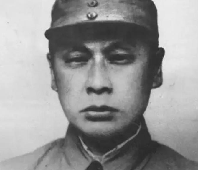 1937年，陈毅被叛徒诱骗下山，途中他觉得口渴，于是拐到一农户家里喝水，却因为农