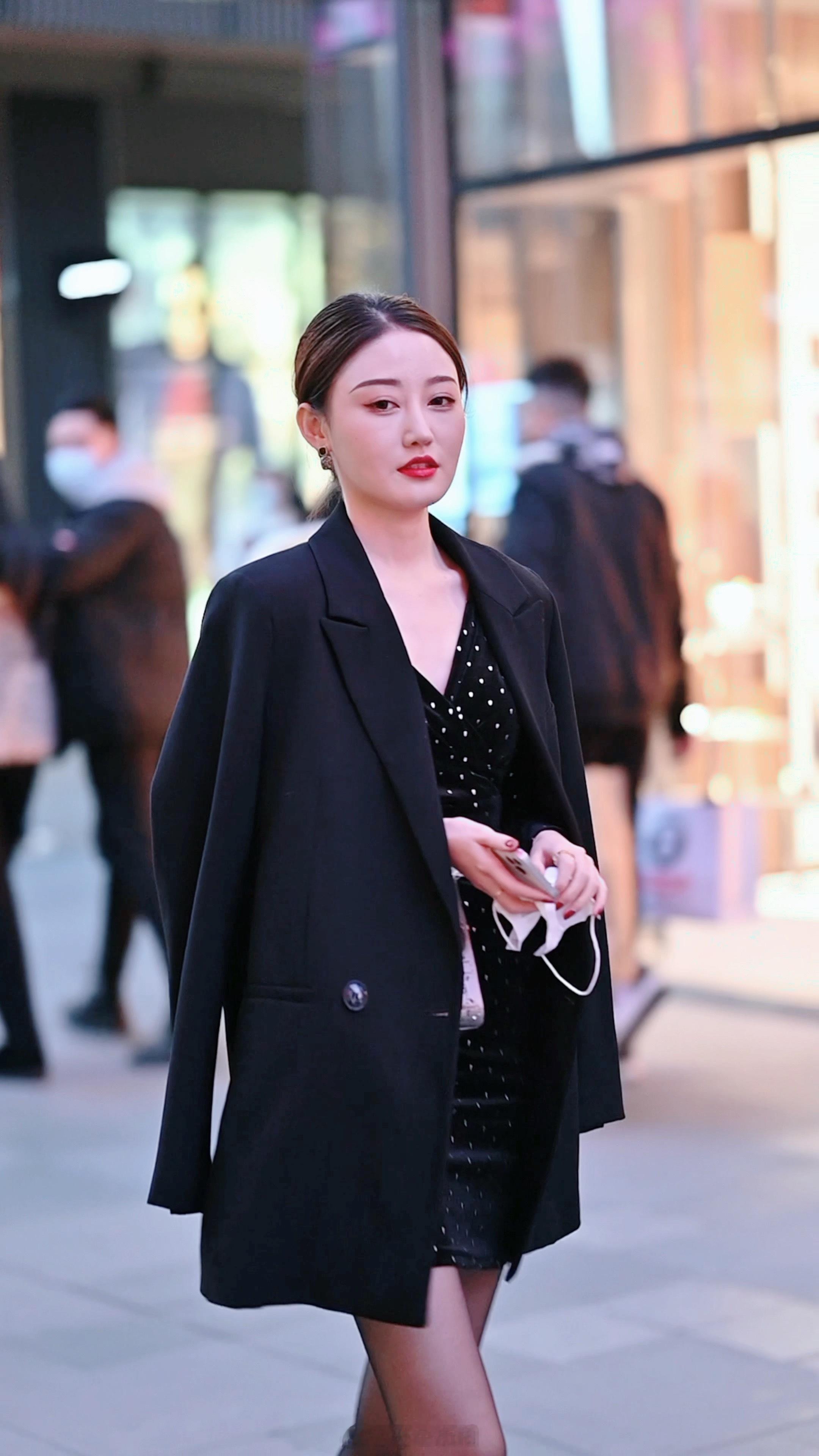 【成都街拍】周二，宝贝们早安！丨摄影拍照每日穿搭