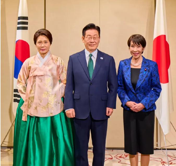 有点别扭！在李在明的欢迎晚宴上，并没有看到高市拓的身影。这次李在明访问奈良，是带