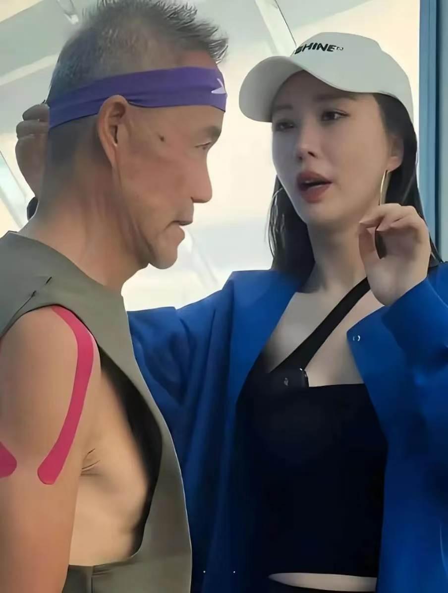 终于搞懂了，
为啥王石都75岁了，
还要拼命健身，原因其实很简单，他就是想证明自