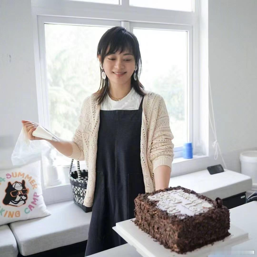 孙俪出差必备好物孙俪去哪儿都不忘养生 孙俪出差必备好物：瑜伽垫、按摩滚轮、拉力带