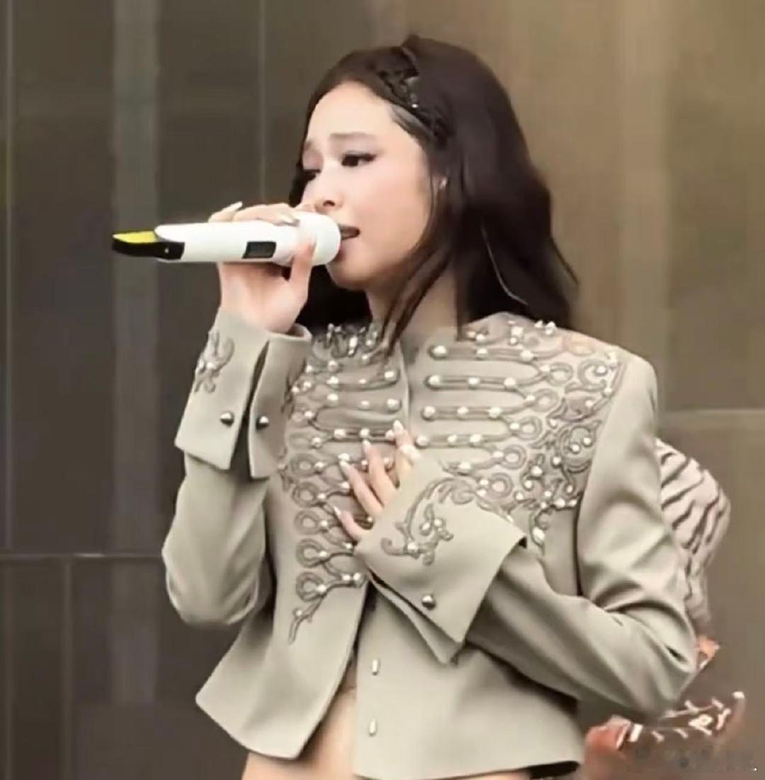 jennie手抖jennie抽泣手抖！jennie抽泣手抖