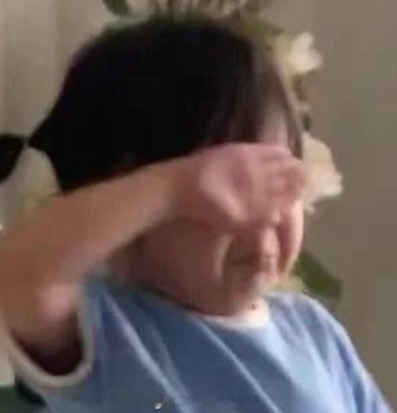 瑶台月下  哎，看到闺女热热闹闹的，真有点不舒服了要说了。前期就觉得难以理解，现