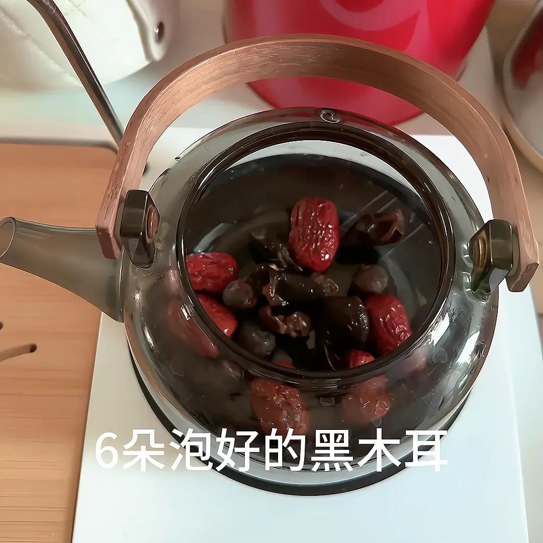 听说过“回春汤”吗？这可不是什么神秘的仙丹，而是台湾民间传说中的平民燕窝！

回