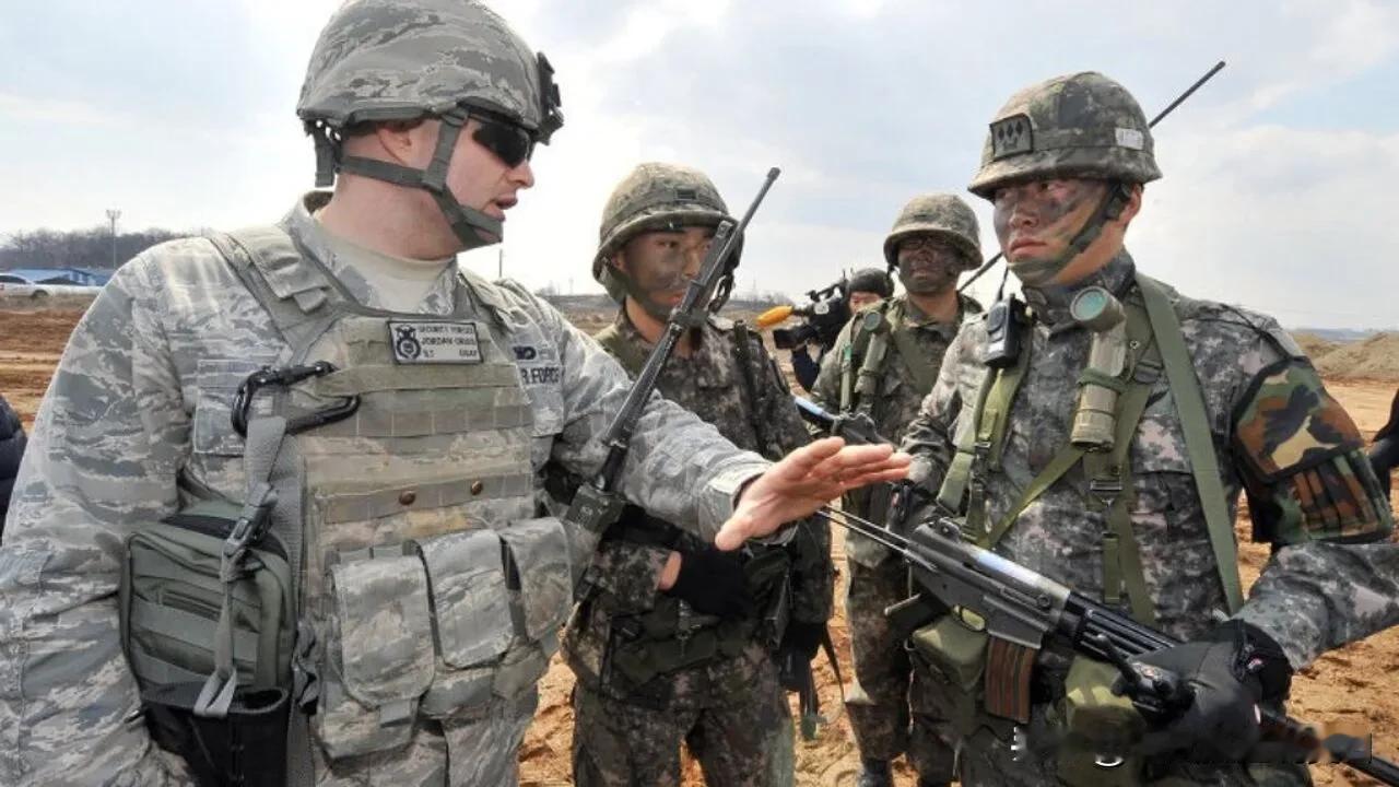 《华尔街日报》根据知情人士透露，美国正酝酿从韩国撤回大约4500名士兵的计划。