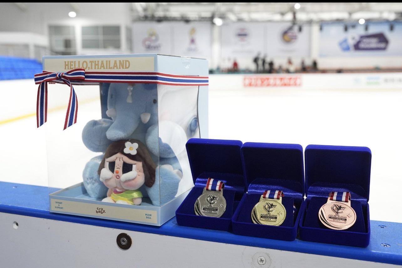 2026jgp泰国站 奖牌和娃娃 ​​​
