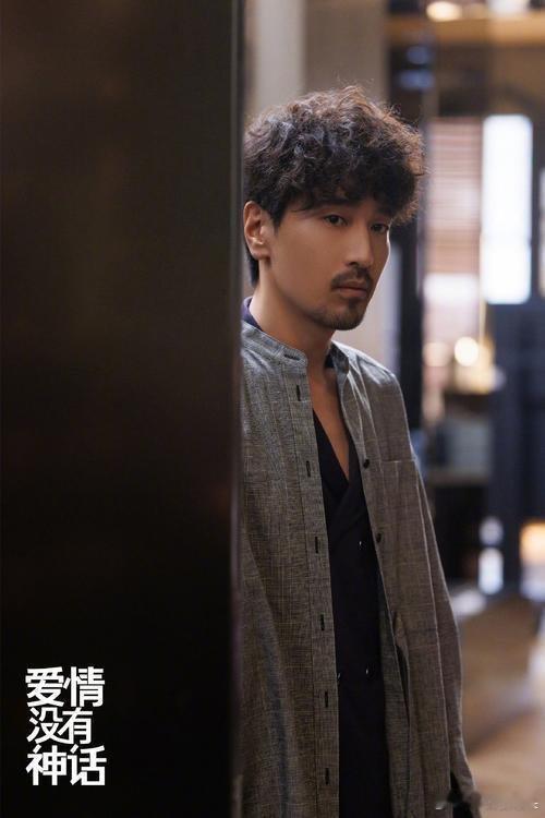 赵又廷哭成折叠屏了爱情没有神话父子线爱无能全是原生家庭的错，背地里全是不敢触碰的