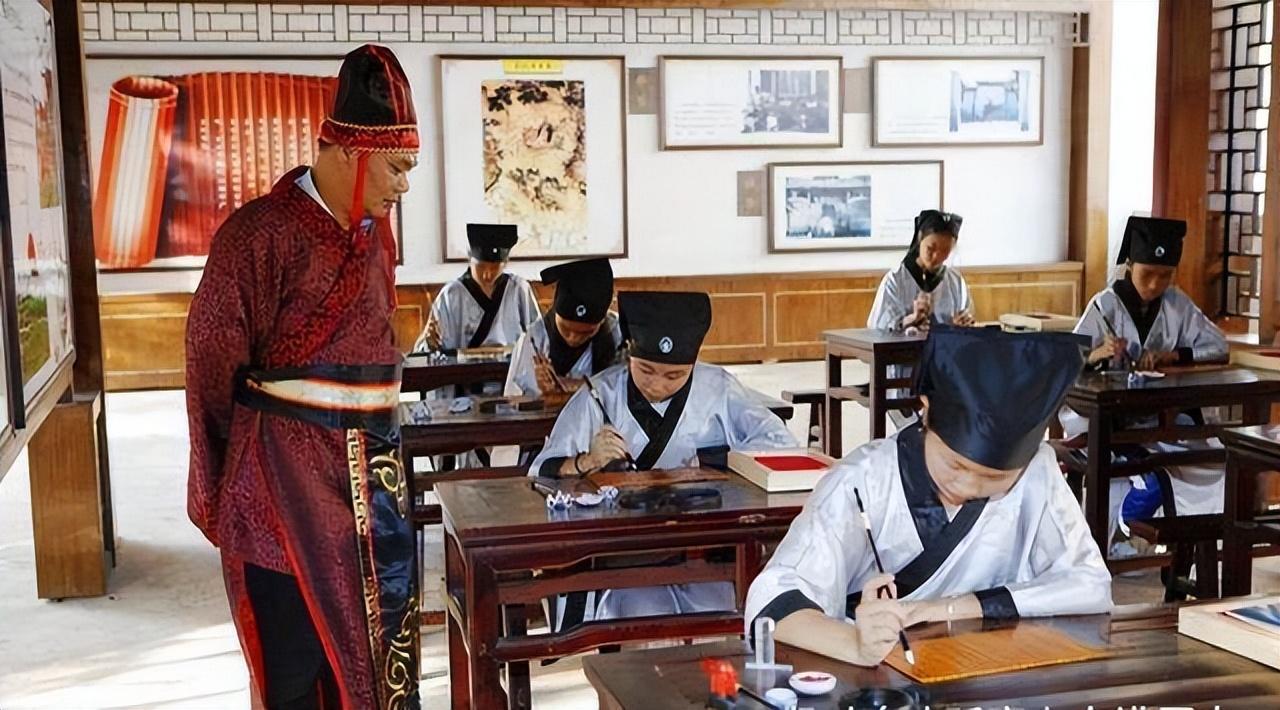 2021年，新高考八省联考，语数外同一张卷子、同一个评分标准。结果一出，各省分数