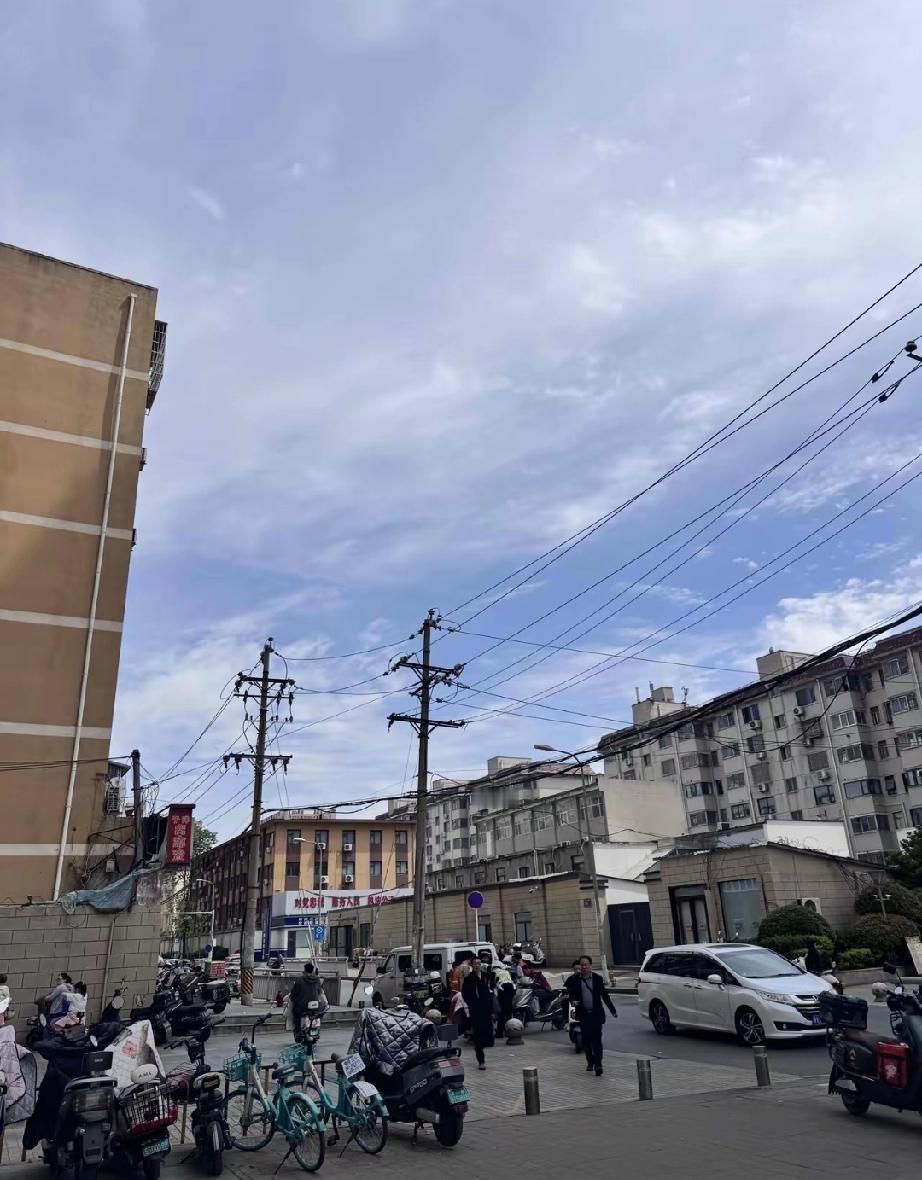 有些大龄剩女太愚蠢了
我们公司有一个大龄剩女都已经34岁了，没车没房，马上快失业